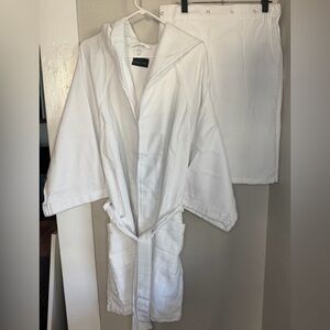 NWOT Gilden Tree White 2 Piece Spa Robe set Unisex One Size